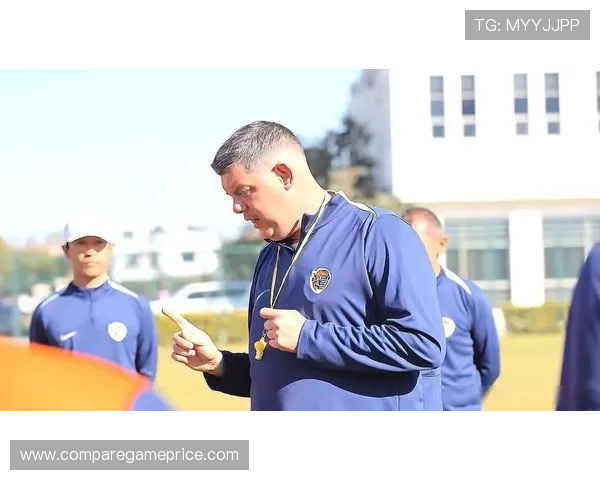 瑞典前锋斯特兰德贝里加盟海牛